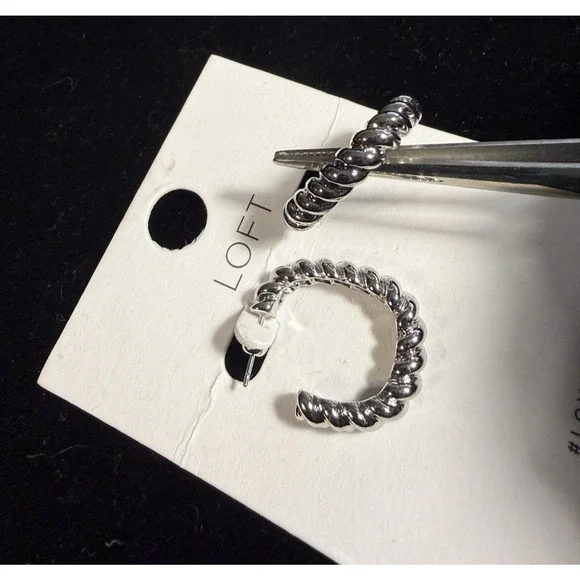 NEW Ann Taylor LOFT Twist Open Hoop Stud Earrings Gold Tone Oval 1 Inch - Picture 5 of 6